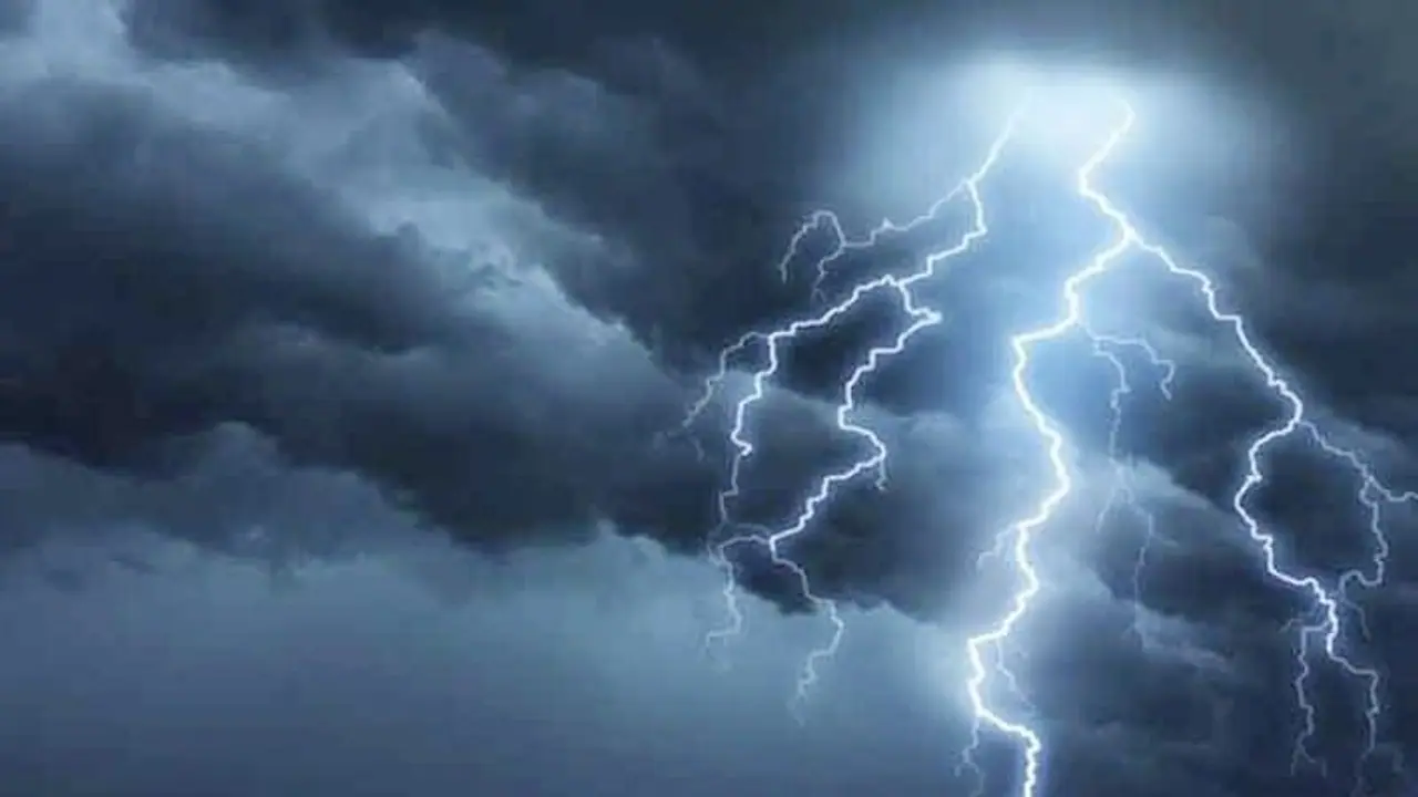 கனமழை எதிரொலி; விழுப்புரத்தில் சிறுமியின் பார்வையை பறித்த மின்னல்