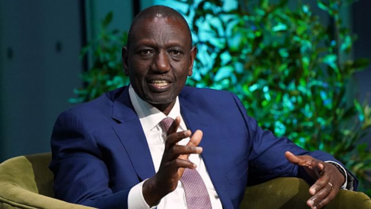 നികുതി വർധനയ്ക്ക് എതിരെ പ്രക്ഷോഭം ശക്തം, വിവാദ തീരുമാനം പിൻവലിച്ച് കെനിയൻ പ്രസിഡന്റ് നികുതി വർധനയ്ക്ക് എതിരെ പ്രക്ഷോഭം ശക്തം, വിവാദ തീരുമാനം പിൻവലിച്ച് കെനിയൻ പ്രസിഡന്റ്