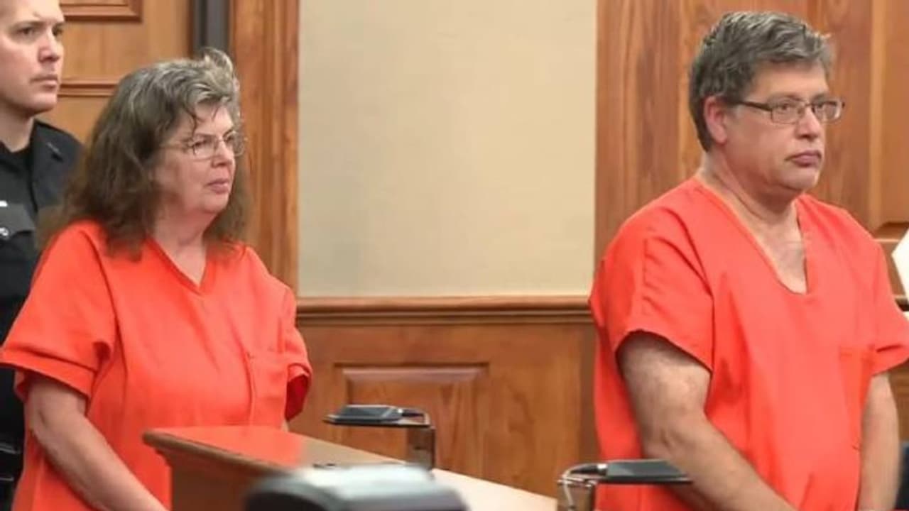 കറുത്ത വർഗക്കാരായ കുട്ടികളെ ദത്തെടുത്തു, അടിമകളാക്കി ജോലി ചെയ്യിച്ചു, ദമ്പതികൾക്ക് മേൽ കുറ്റം ചുമത്തി കറുത്ത വർഗക്കാരായ കുട്ടികളെ ദത്തെടുത്തു, അടിമകളാക്കി ജോലി ചെയ്യിച്ചു, ദമ്പതികൾക്ക് മേൽ കുറ്റം ചുമത്തി