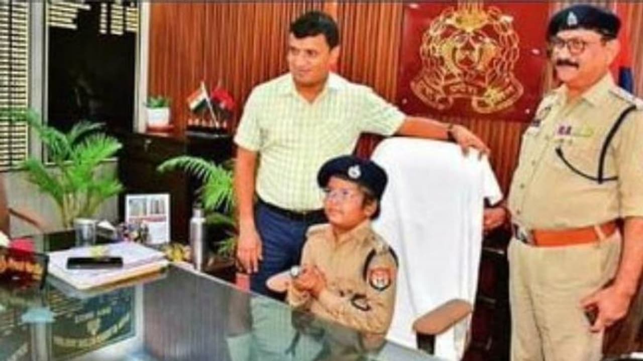 9 വയസുകാരന് ബ്രെയിൻ ട്യൂമർ, ഒറ്റ ദിവസത്തേക്ക് ഐപിഎസ്സ് ഓഫീസറാക്കി ആ​ഗ്രഹം നടത്തിക്കൊടുത്ത് ഉദ്യോ​ഗസ്ഥർ