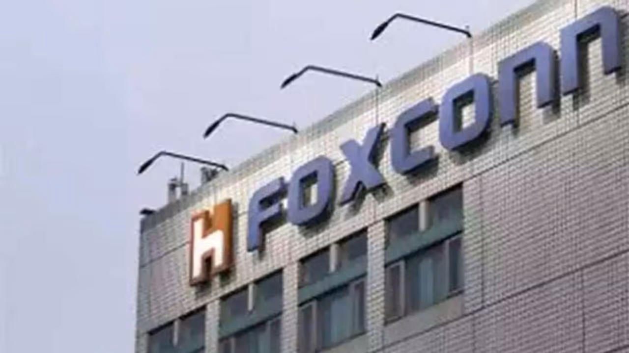 சென்னை.. "கல்யாணமான பெண்களுக்கு வேலை இல்லை".. Foxconn மீது பரபரப்பு குற்றச்சாட்டு கம்பெனி கொடுத்த நச் பதில்! சென்னை.. "கல்யாணமான பெண்களுக்கு வேலை இல்லை".. Foxconn மீது பரபரப்பு குற்றச்சாட்டு கம்பெனி கொடுத்த நச் பதில்!