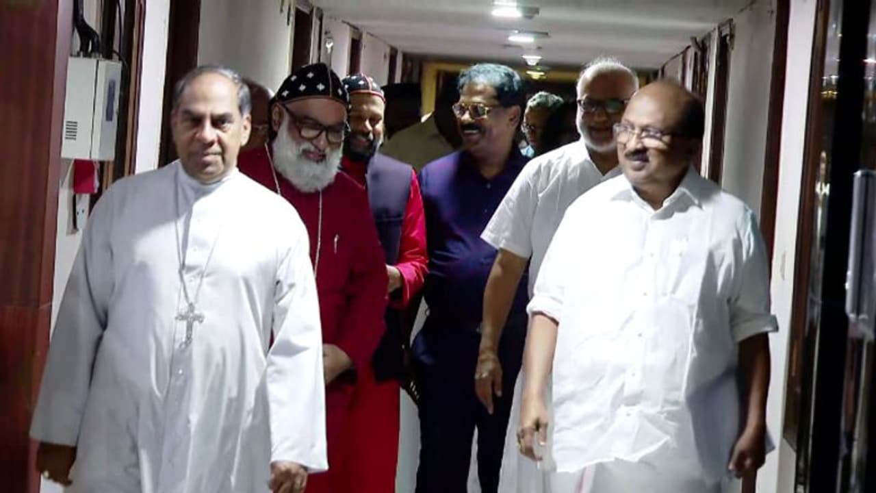 സഭ നേതാക്കൾക്ക് കേരള ഹൗസിൽ അത്താഴ വിരുന്നൊരുക്കി കെവി തോമസ്; ചടങ്ങിൽ പങ്കെടുക്കാതെ മുഖ്യമന്ത്രി