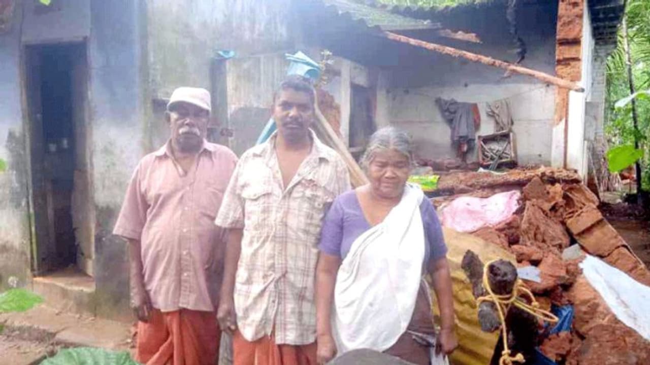 ശക്തമായ മഴ: തിരുവനന്തപുരത്ത് തെരുവുനാടക കലാകാരന്റെ വീട് തകര്‍ന്നുവീണു