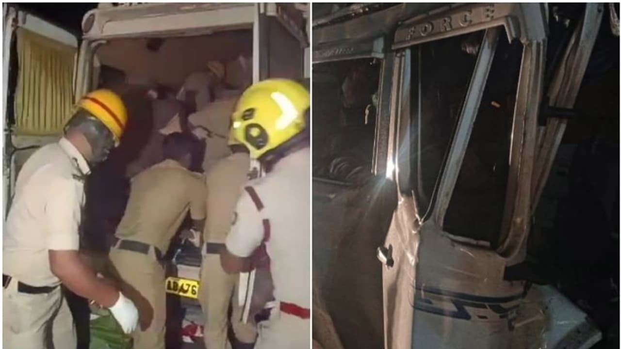 നിർത്തിയിട്ട ട്രക്കിലേക്ക് മിനി ബസ് ഇടിച്ച് കയറി; കർണാടകയിൽ രണ്ട് കുട്ടികളടക്കം 13 പേർക്ക് ദാരുണാന്ത്യം നിർത്തിയിട്ട ട്രക്കിലേക്ക് മിനി ബസ് ഇടിച്ച് കയറി; കർണാടകയിൽ രണ്ട് കുട്ടികളടക്കം 13 പേർക്ക് ദാരുണാന്ത്യം