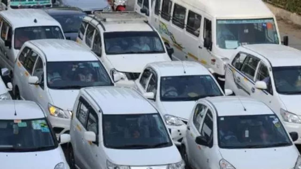 ദിവസം 3000 4000, മാസം 75000 രൂപ, ടാക്സി ഡ്രൈവറുടെ വരുമാനം പങ്കിട്ട് റെഡ്ഡിറ്റ് യൂസർ, സത്യമാകുമെന്ന് നെറ്റിസൺസ്