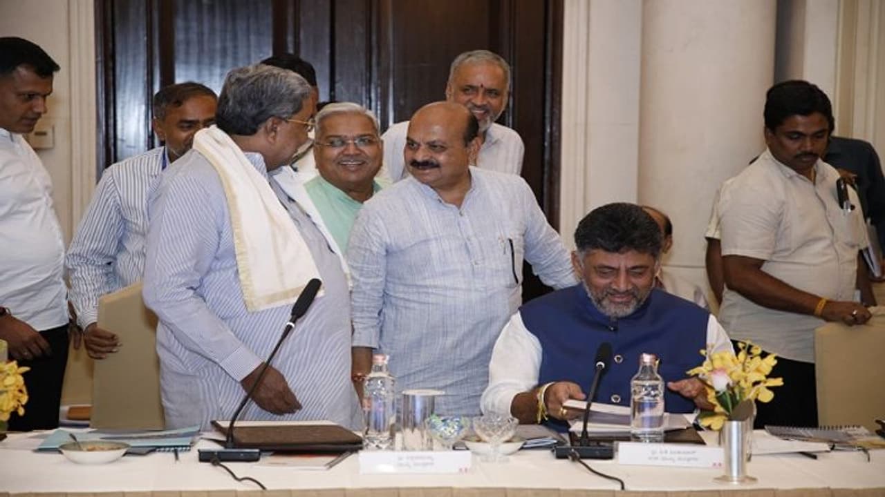 ಕರ್ನಾಟಕದ ಸಮಸ್ಯೆಗೆ ಸ್ಪಂದಿಸಲು ಬದ್ಧ: ಸಂಸದರ ಭರವಸೆ ಕರ್ನಾಟಕದ ಸಮಸ್ಯೆಗೆ ಸ್ಪಂದಿಸಲು ಬದ್ಧ: ಸಂಸದರ ಭರವಸೆ