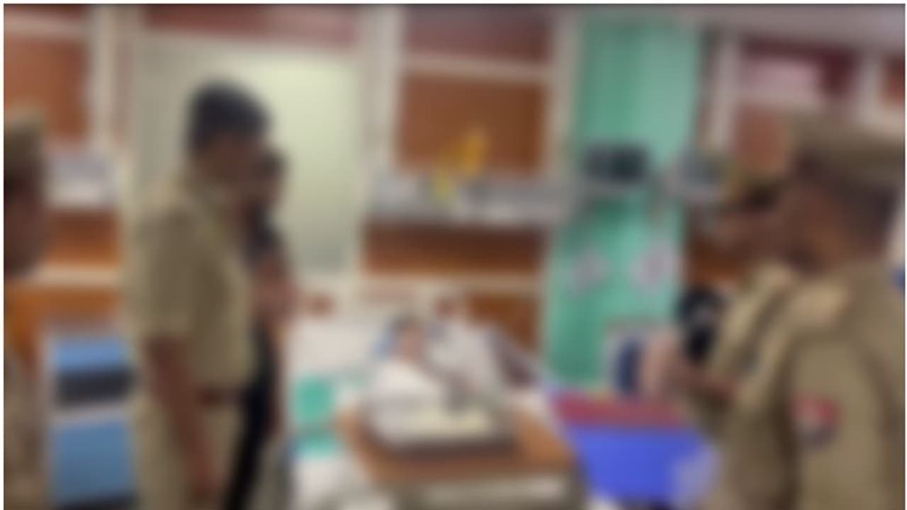 ഗ്രേറ്റർ നോയിഡയിൽ നിർമ്മാണത്തിലിരുന്ന മതിൽ തകർന്നു വീണു; 3കുട്ടികൾക്ക് ദാരുണാന്ത്യം, 5 പേർക്ക് പരിക്ക് ഗ്രേറ്റർ നോയിഡയിൽ നിർമ്മാണത്തിലിരുന്ന മതിൽ തകർന്നു വീണു; 3കുട്ടികൾക്ക് ദാരുണാന്ത്യം, 5 പേർക്ക് പരിക്ക്