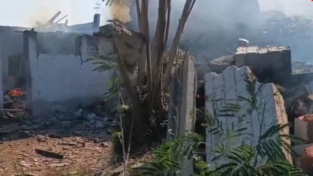 #BREAKING: சாத்தூர் அருகே பயங்கரம்; பட்டாசு ஆலை வெடி விபத்தில் சிக்கி 4 தொழிலாளர்கள் உடல் சிதறி பலி!!