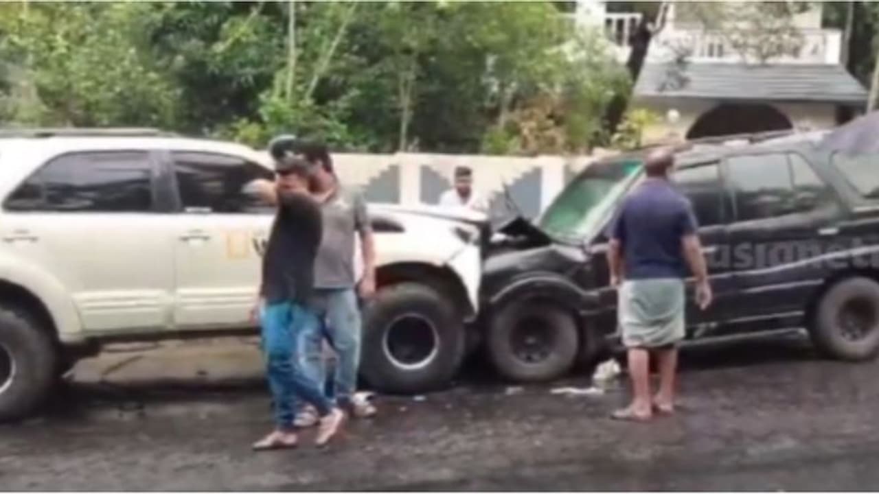 യൂട്യൂബർമാരായ ഇ ബുൾ ജെറ്റ് സഹോദരന്മാരുടെ കാർ അപകടത്തിൽപ്പെട്ടു