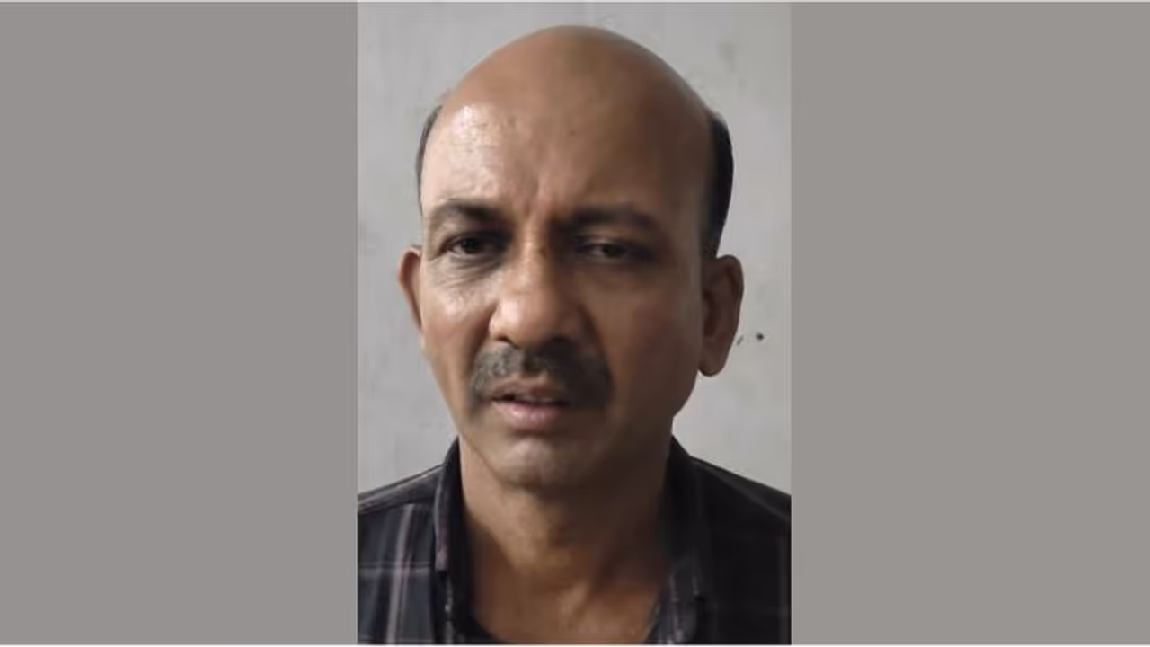 ബസ്സില്‍ വിദ്യാര്‍ത്ഥിനിക്ക് നേരെ ലൈംഗികാതിക്രമം; രക്ഷപ്പെടാൻ ശ്രമിച്ച യാത്രക്കാരനെ ഓടിച്ചിട്ടു പിടികൂടി