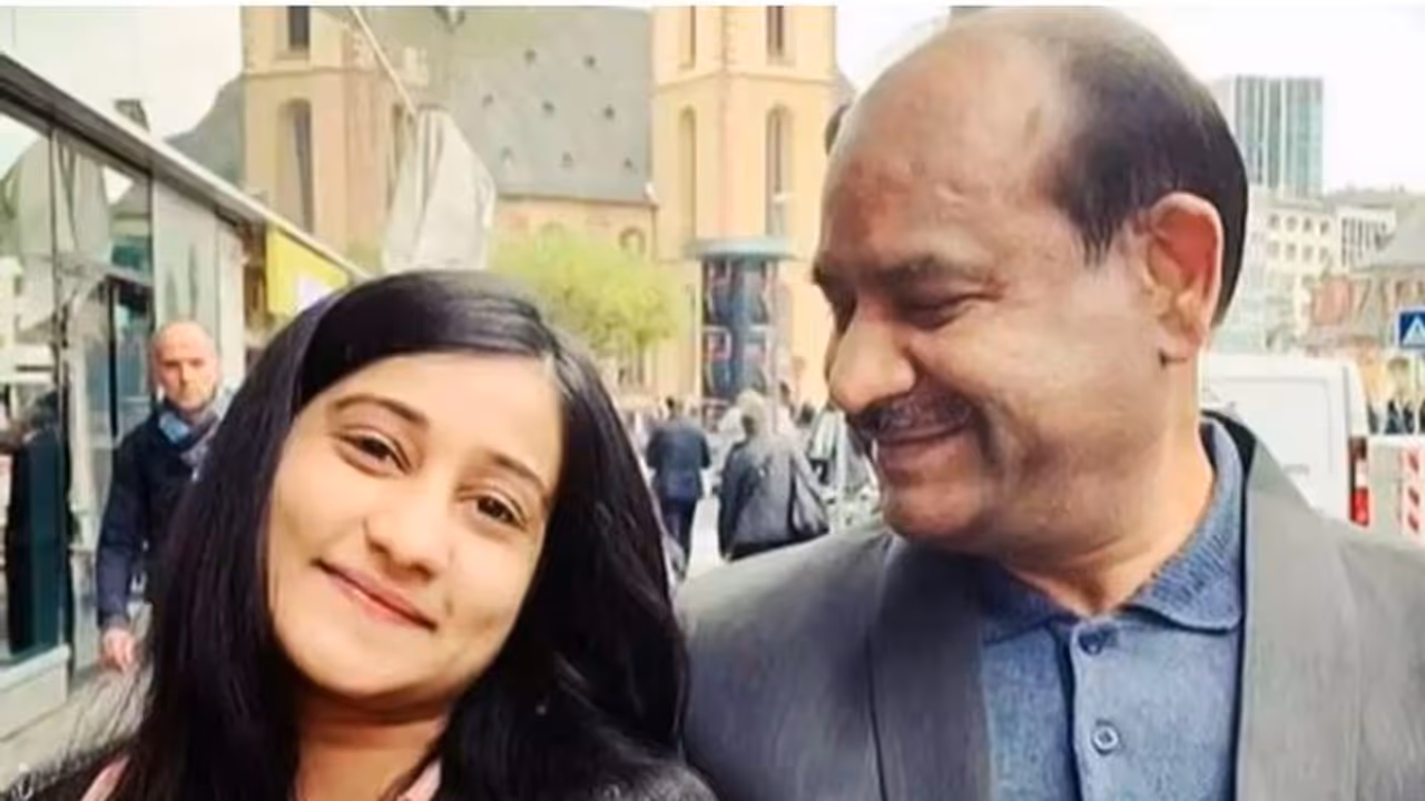 ಮೊದಲ ಯತ್ನದಲ್ಲೇ UPSC ಪರೀಕ್ಷೆ ಪಾಸ್ ಮಾಡಿದ ಈ ಐಎಎಸ್ ಅಧಿಕಾರಿ ಲೋಕಸಭಾ ಸ್ಪೀಕರ್ ಪುತ್ರಿ ಮೊದಲ ಯತ್ನದಲ್ಲೇ UPSC ಪರೀಕ್ಷೆ ಪಾಸ್ ಮಾಡಿದ ಈ ಐಎಎಸ್ ಅಧಿಕಾರಿ ಲೋಕಸಭಾ ಸ್ಪೀಕರ್ ಪುತ್ರಿ