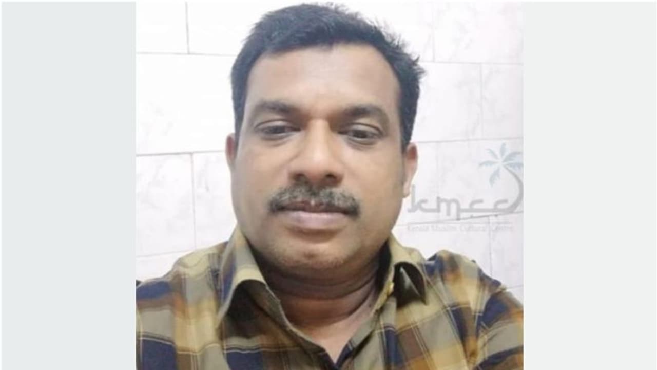 സൗദിയില് മരിച്ച മലയാളിയുടെ മൃതദേഹം ജിസാനിൽ ഖബറടക്കി സൗദിയില് മരിച്ച മലയാളിയുടെ മൃതദേഹം ജിസാനിൽ ഖബറടക്കി