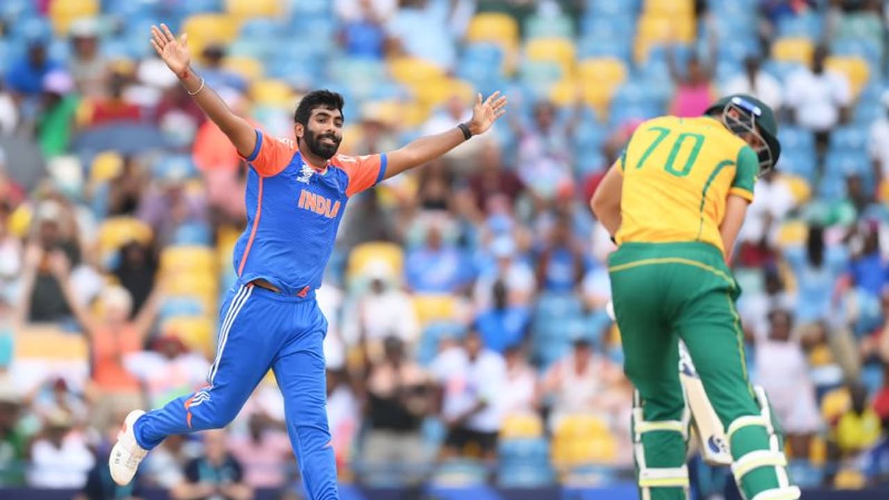 മൂന്ന് പിച്ചുകള് തൃപ്തികരമായിരുന്നില്ല! അതിലൊന്നില് ഇന്ത്യയും കളിച്ചു; ടി20 ലോകകപ്പ് പിച്ച് നിലവാരം പുറത്ത് മൂന്ന് പിച്ചുകള് തൃപ്തികരമായിരുന്നില്ല! അതിലൊന്നില് ഇന്ത്യയും കളിച്ചു; ടി20 ലോകകപ്പ് പിച്ച് നിലവാരം പുറത്ത്