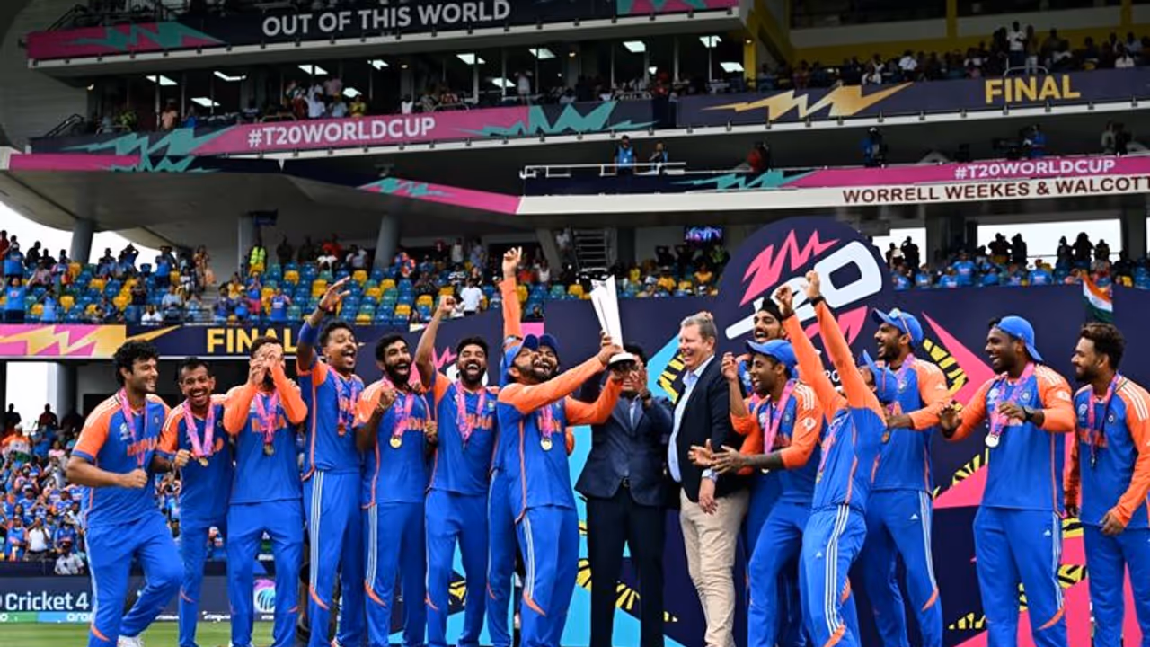 ആശങ്കയകലുന്നു; ബാര്ബഡോസില് കുടുങ്ങിയ ടീം ഇന്ത്യ ഇന്ന് നാട്ടിലേക്ക് തിരിച്ചേക്കും ആശങ്കയകലുന്നു; ബാര്ബഡോസില് കുടുങ്ങിയ ടീം ഇന്ത്യ ഇന്ന് നാട്ടിലേക്ക് തിരിച്ചേക്കും