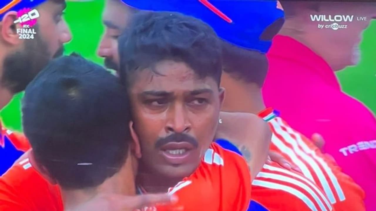 കൂവിതോല്‍പ്പിച്ചവരെക്കൊണ്ട് കൈയടിപ്പിച്ച ഹീറോയിസം; വിജയനിമിഷത്തില്‍ വിതുമ്പിക്കരഞ്ഞ് ഹാര്‍ദ്ദിക്ക്