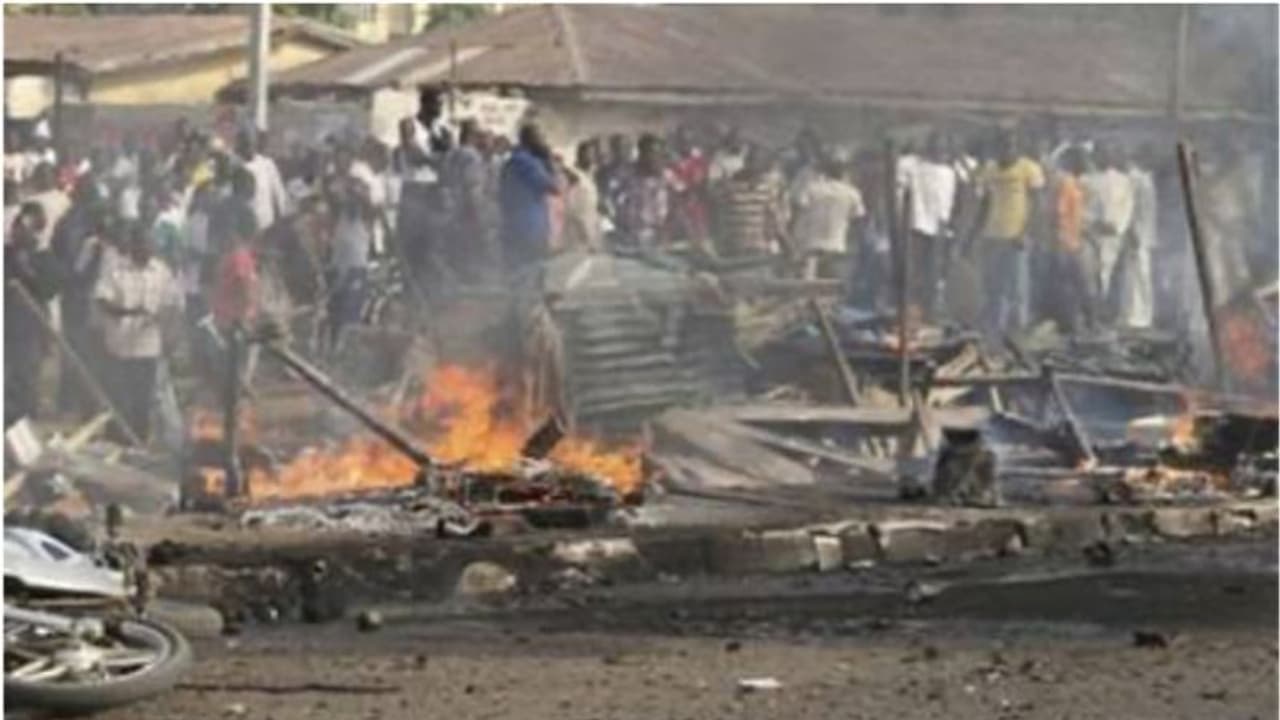 വിവാഹവേദി കൊലക്കളമാക്കി പിഞ്ചുകുഞ്ഞുമായെത്തിയ വനിതാ ചാവേർ പൊട്ടിത്തെറിച്ചു; 18 മരണം, സംഭവം നൈജീരിയയിൽ വിവാഹവേദി കൊലക്കളമാക്കി പിഞ്ചുകുഞ്ഞുമായെത്തിയ വനിതാ ചാവേർ പൊട്ടിത്തെറിച്ചു; 18 മരണം, സംഭവം നൈജീരിയയിൽ