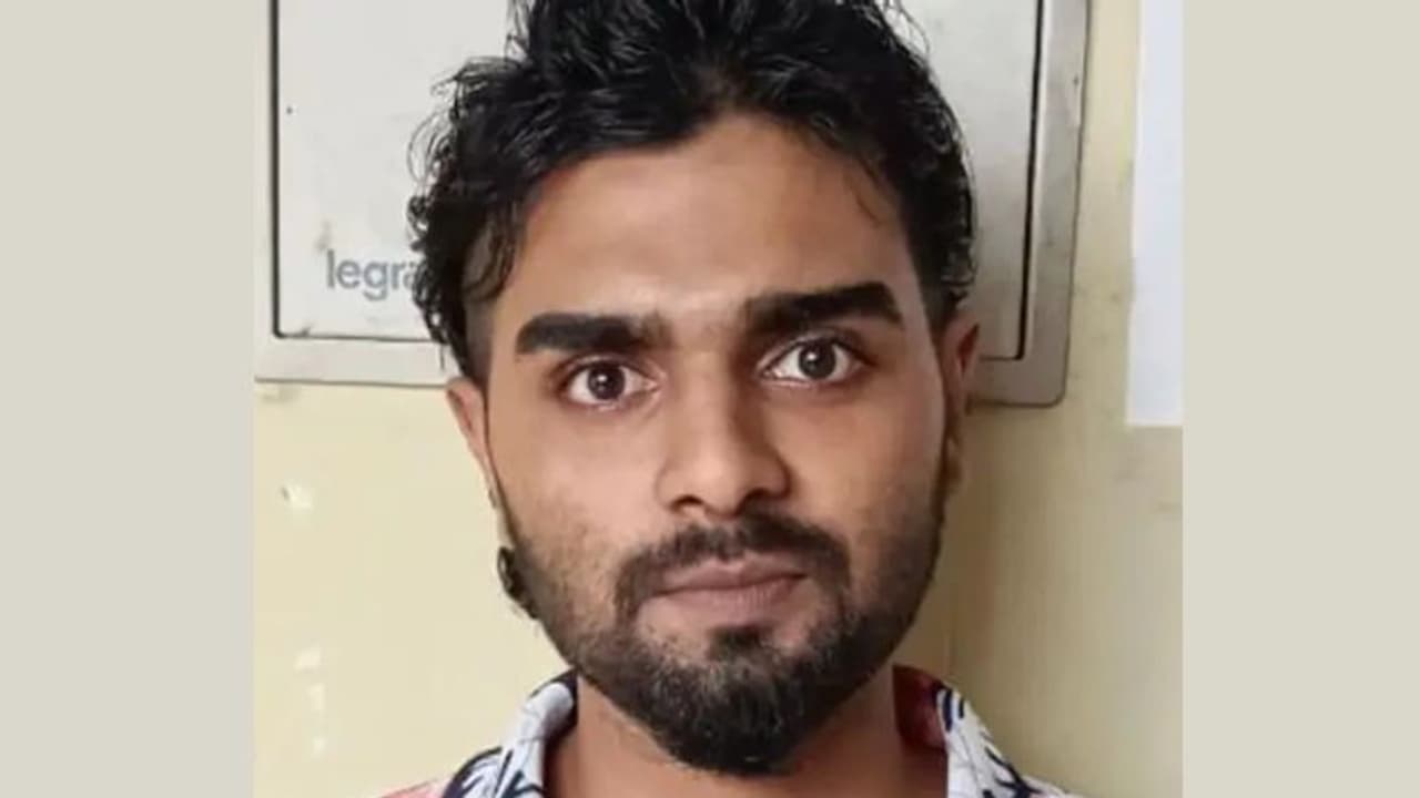 'ചൂണ്ടയിട്ട് മീൻ പിടിക്കാം', എടക്കരയിൽ 8 വയസുകാരനെ പറ്റിച്ച് കൂടെ കൂട്ടി പീഡിപ്പിച്ചു; പ്രതിക്ക് 55 വർഷം തടവ് 'ചൂണ്ടയിട്ട് മീൻ പിടിക്കാം', എടക്കരയിൽ 8 വയസുകാരനെ പറ്റിച്ച് കൂടെ കൂട്ടി പീഡിപ്പിച്ചു; പ്രതിക്ക് 55 വർഷം തടവ്