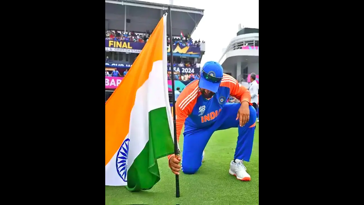 டி20 WC டிராபி வென்ற கையோடு சர்ச்சையில் சிக்கிய ரோகித் சர்மா: ஆளாளுக்கு வரிந்து கட்டி வரும் ரசிகர்கள்! டி20 WC டிராபி வென்ற கையோடு சர்ச்சையில் சிக்கிய ரோகித் சர்மா: ஆளாளுக்கு வரிந்து கட்டி வரும் ரசிகர்கள்!