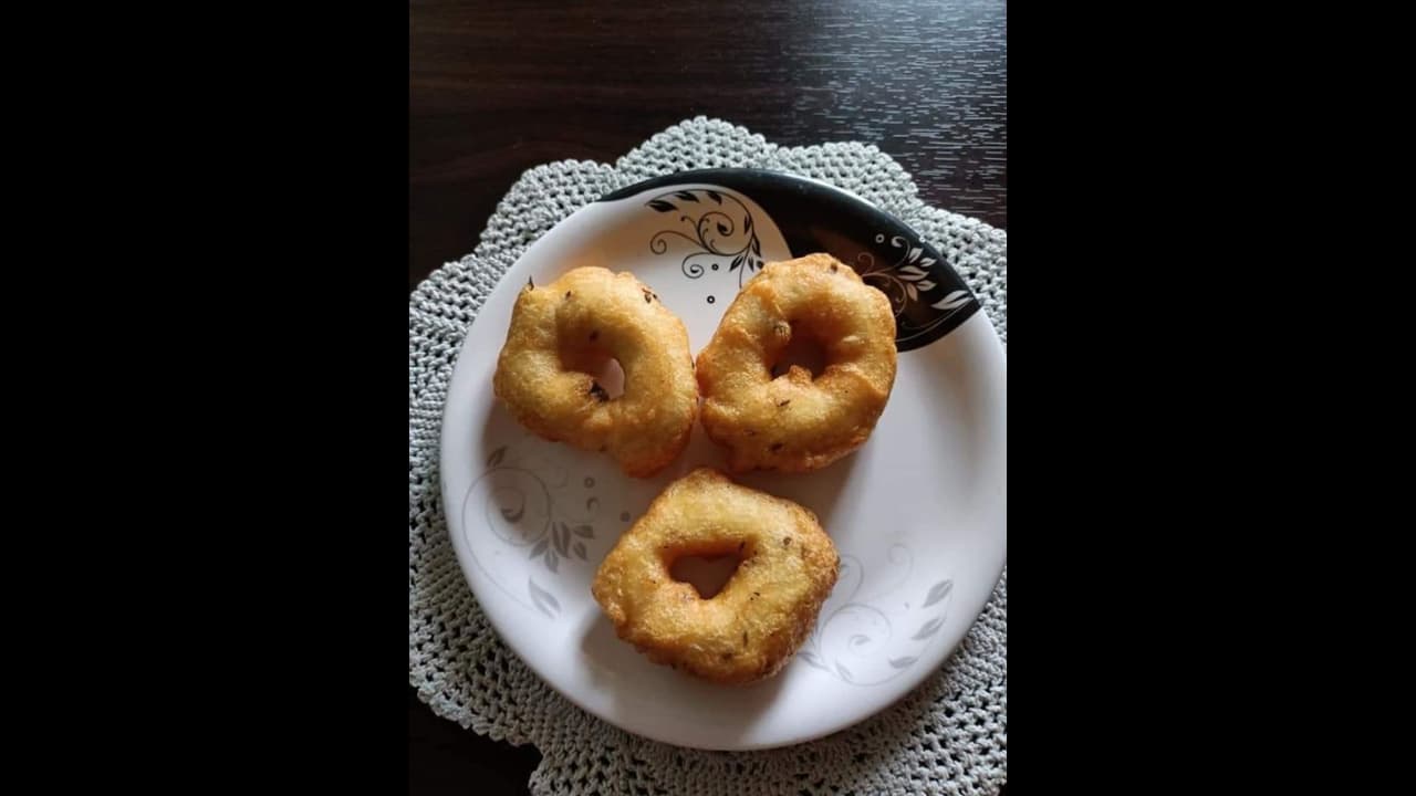 ஈவினிங் ஸ்நாக்ஸாக முட்டைக்கோஸில் இப்படி வடை செஞ்சு சாப்பிடுங்க.. சூப்பரா இருக்கும்! ஈவினிங் ஸ்நாக்ஸாக முட்டைக்கோஸில் இப்படி வடை செஞ்சு சாப்பிடுங்க.. சூப்பரா இருக்கும்!