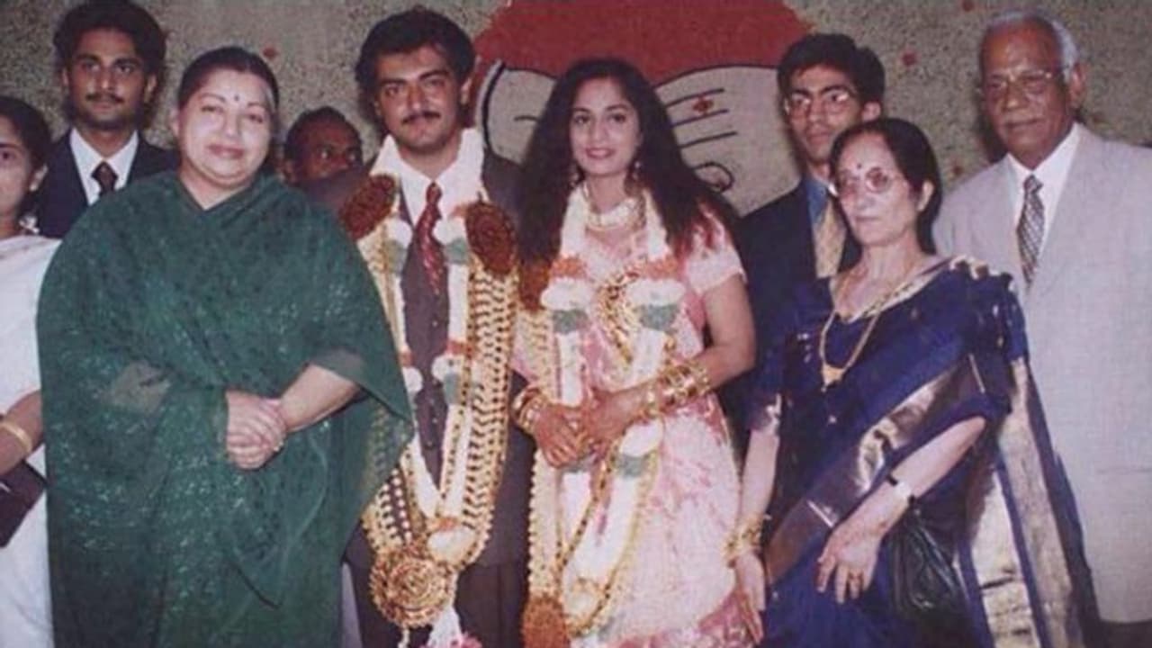 Ajith : அஜித் மேல் அவ்வளவு பாசம்.. அவரை அரசியலுக்கு அழைத்த "அம்மா" ஜெயலலிதா பற்றி மனம் திறந்த பிரபலம்! Ajith : அஜித் மேல் அவ்வளவு பாசம்.. அவரை அரசியலுக்கு அழைத்த "அம்மா" ஜெயலலிதா பற்றி மனம் திறந்த பிரபலம்!