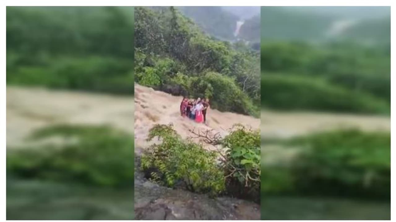 അവധി ആഘോഷിക്കാനെത്തിയതാണ്, പക്ഷേ കാത്തിരുന്നത് ദുരന്തം; പിഞ്ചുകുട്ടിയടക്കം 5 പേർ ഒലിച്ചുപോയത് മരണമുഖത്തേക്ക് 