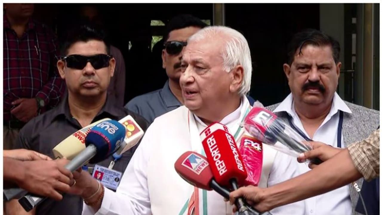 'സമ്മേളനത്തിൽ വയനാട് ദുരന്തത്തെക്കുറിച്ച് സംസാരിച്ചു', 10 മിനിറ്റിൽ 6 മിനിറ്റും വയനാടിന് വേണ്ടിയെന്ന് ഗവർണർ 'സമ്മേളനത്തിൽ വയനാട് ദുരന്തത്തെക്കുറിച്ച് സംസാരിച്ചു', 10 മിനിറ്റിൽ 6 മിനിറ്റും വയനാടിന് വേണ്ടിയെന്ന് ഗവർണർ