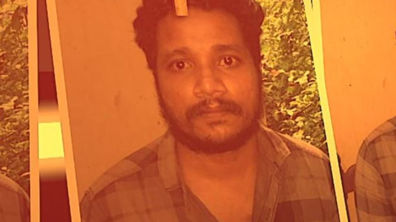 കൊല്ലത്ത് യുവാവിന്റെ കണ്ണിൽ കുരുമുളക് സ്പ്രേ അടിച്ച ശേഷം വെട്ടിക്കൊല്ലാന് ശ്രമം; ഒരു പ്രതി കൂടി പിടിയിൽ കൊല്ലത്ത് യുവാവിന്റെ കണ്ണിൽ കുരുമുളക് സ്പ്രേ അടിച്ച ശേഷം വെട്ടിക്കൊല്ലാന് ശ്രമം; ഒരു പ്രതി കൂടി പിടിയിൽ