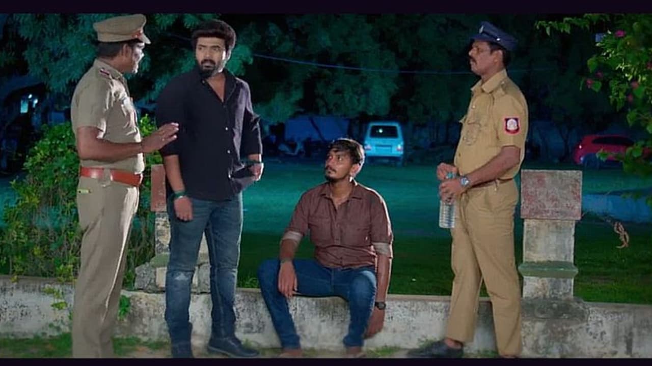 அபிராமி வீட்டு சொத்தை அபேஸ் பண்ண ஐஸ்வர்யா செய்த தில்லாலங்கடி வேலை கார்த்திகை தீபம் சீரியலில் செம ட்விஸ்ட்