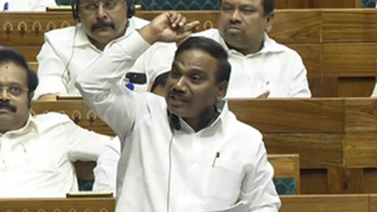 பாசிச பாஜக குடியரசுத் தலைவர், சபாநாயகர் மூலம்தான் பேசுகிறார்கள்: திமுக. எம்.பி. ஆ.ராசா குற்றச்சாட்டு பாசிச பாஜக குடியரசுத் தலைவர், சபாநாயகர் மூலம்தான் பேசுகிறார்கள்: திமுக. எம்.பி. ஆ.ராசா குற்றச்சாட்டு