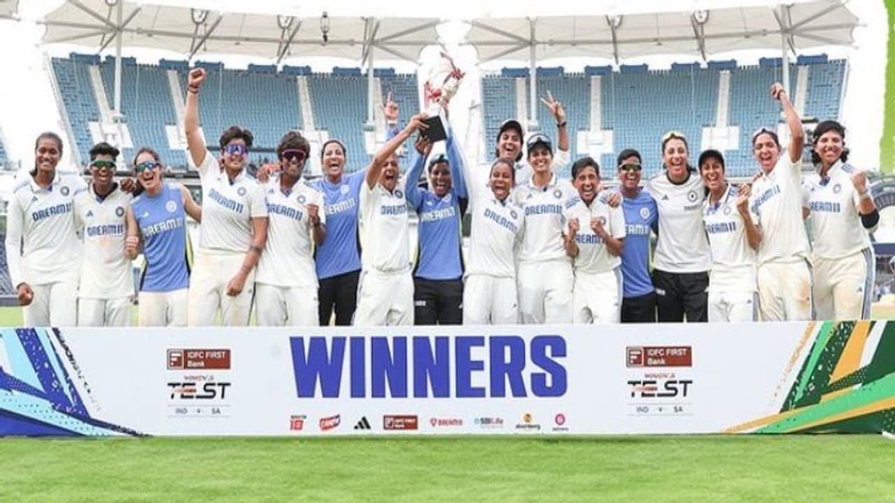 37 ரன்கள் மட்டுமே எடுத்து 10 விக்கெட் வித்தியாசத்தில் வெற்றி வாகை சூடிய இந்திய மகளிர் அணி! 37 ரன்கள் மட்டுமே எடுத்து 10 விக்கெட் வித்தியாசத்தில் வெற்றி வாகை சூடிய இந்திய மகளிர் அணி!