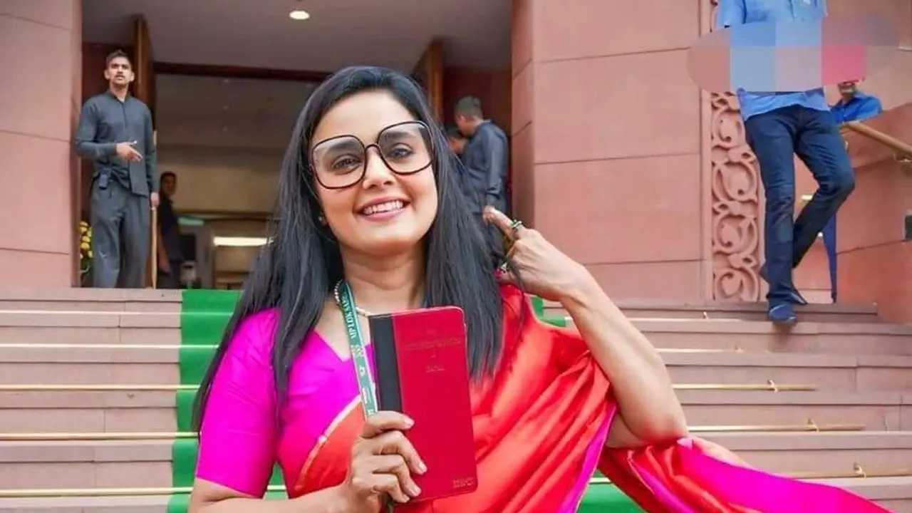 മഹുവ മൊയിത്രയ്ക്കെതിരെ പൊലീസ് കേസെടുത്തു, നടപടി രേഖ ശർമ്മക്കെതിരെ മോശം ഭാഷ ഉപയോഗിച്ചെന്ന പരാതിയിൽ മഹുവ മൊയിത്രയ്ക്കെതിരെ പൊലീസ് കേസെടുത്തു, നടപടി രേഖ ശർമ്മക്കെതിരെ മോശം ഭാഷ ഉപയോഗിച്ചെന്ന പരാതിയിൽ