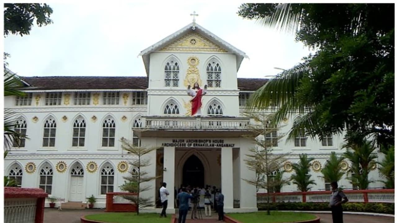 കുർബാന വിവാദം: 'ഒത്തുതീർപ്പ് ചർച്ചകൾക്ക് വിരുദ്ധമാണ് വീഡിയോ സന്ദേശം'; പിൻവലിക്കണമെന്ന് അൽമായ മുന്നേറ്റ സമിതി കുർബാന വിവാദം: 'ഒത്തുതീർപ്പ് ചർച്ചകൾക്ക് വിരുദ്ധമാണ് വീഡിയോ സന്ദേശം'; പിൻവലിക്കണമെന്ന് അൽമായ മുന്നേറ്റ സമിതി