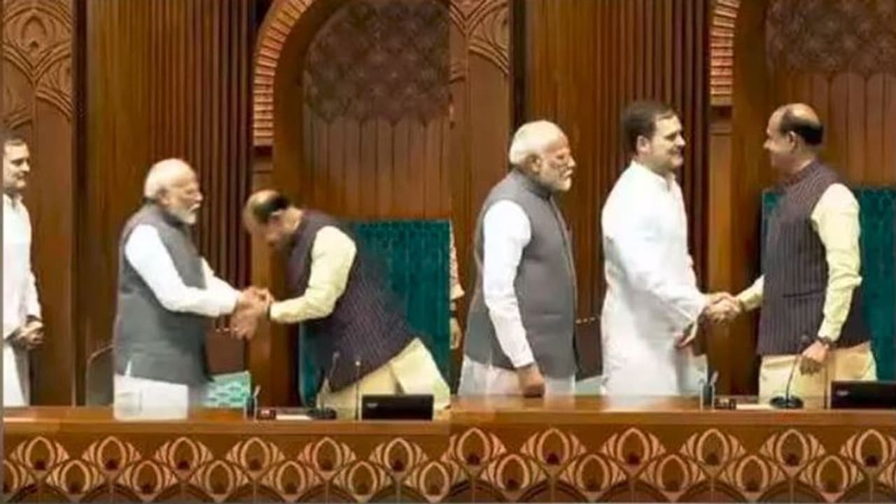 ಪ್ರಧಾನಿಗೆ ತಲೆಬಾಗಿದ್ದೀರಿ ನನಗಿಲ್ಲ ಎಂದ ರಾಹುಲ್ಗೆ ಸ್ಪೀಕರ್ ಕೊಟ್ಟ ಉತ್ತರ ಹೇಗಿದೆ ನೋಡಿ? ಪ್ರಧಾನಿಗೆ ತಲೆಬಾಗಿದ್ದೀರಿ ನನಗಿಲ್ಲ ಎಂದ ರಾಹುಲ್ಗೆ ಸ್ಪೀಕರ್ ಕೊಟ್ಟ ಉತ್ತರ ಹೇಗಿದೆ ನೋಡಿ?