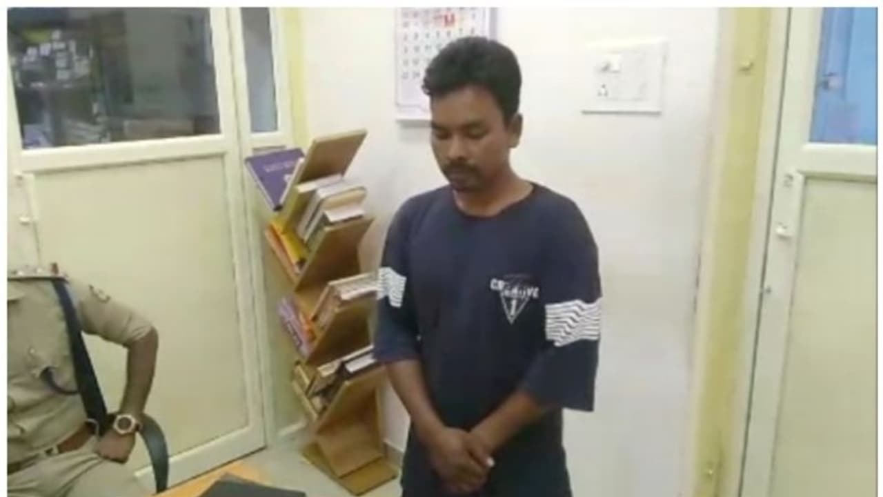 ഓച്ചിറയിൽ പിടിയിലായ സംഘത്തെ ചോദ്യം ചെയ്ത് പൊലീസ് എത്തിയത് ഒഡിഷയിൽ; കഞ്ചാവ് കേസിലെ പ്രധാനി പിടിയിൽ ഓച്ചിറയിൽ പിടിയിലായ സംഘത്തെ ചോദ്യം ചെയ്ത് പൊലീസ് എത്തിയത് ഒഡിഷയിൽ; കഞ്ചാവ് കേസിലെ പ്രധാനി പിടിയിൽ