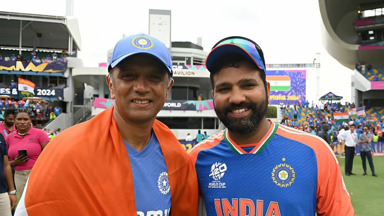 என்னை டி20 உலகக் கோப்பை வரை இருக்க சொன்னதற்கு ரோகித்துக்கு நன்றி – ராகுல் டிராவிட்டின் மறக்க முடியாத நினைவுகள்