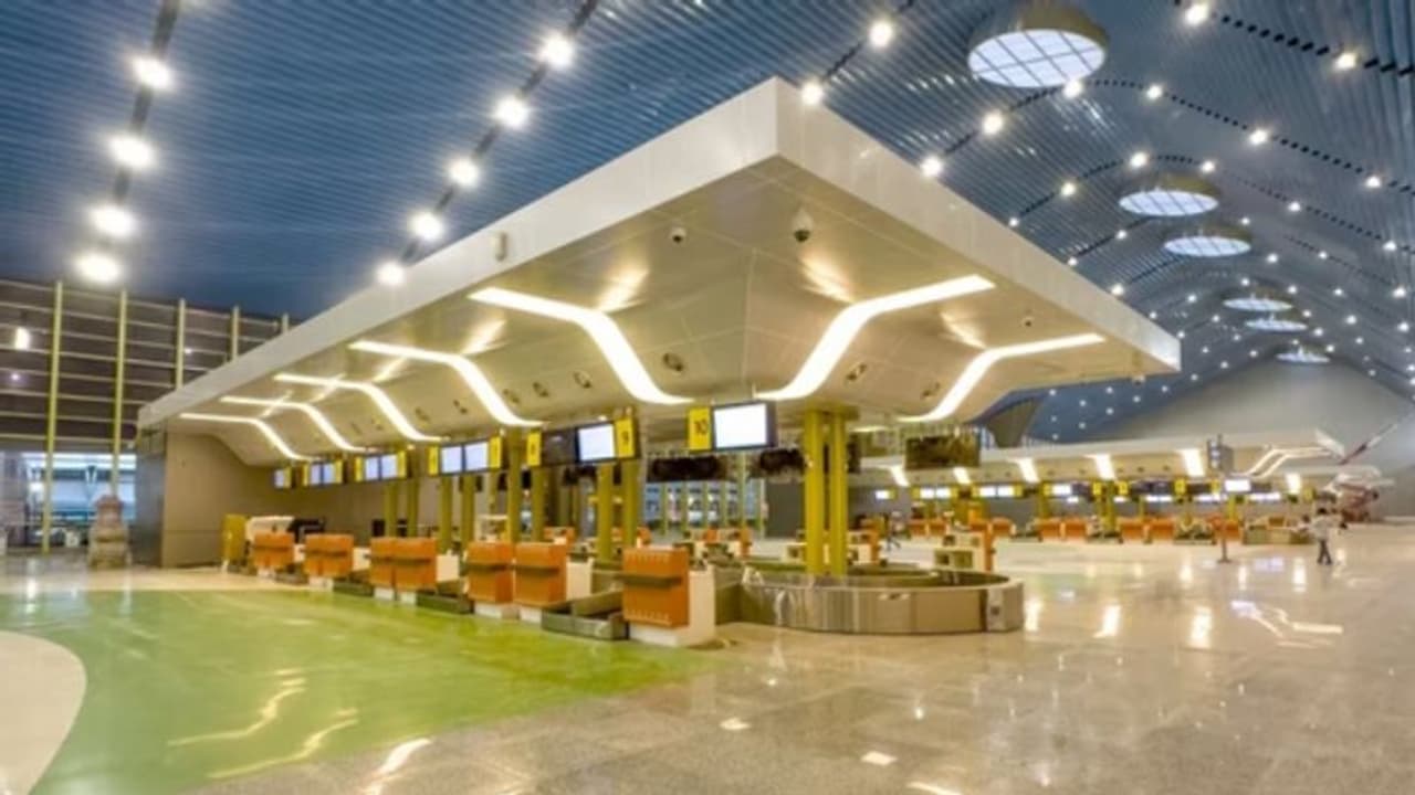 167 கோடி ரூபாய் மதிப்புள்ள 267 கிலோ தங்கம்.. சென்னையில் பறிமுதல்.. தேசிய கட்சி பிரமுகருக்கு தொடர்பா? 167 கோடி ரூபாய் மதிப்புள்ள 267 கிலோ தங்கம்.. சென்னையில் பறிமுதல்.. தேசிய கட்சி பிரமுகருக்கு தொடர்பா?