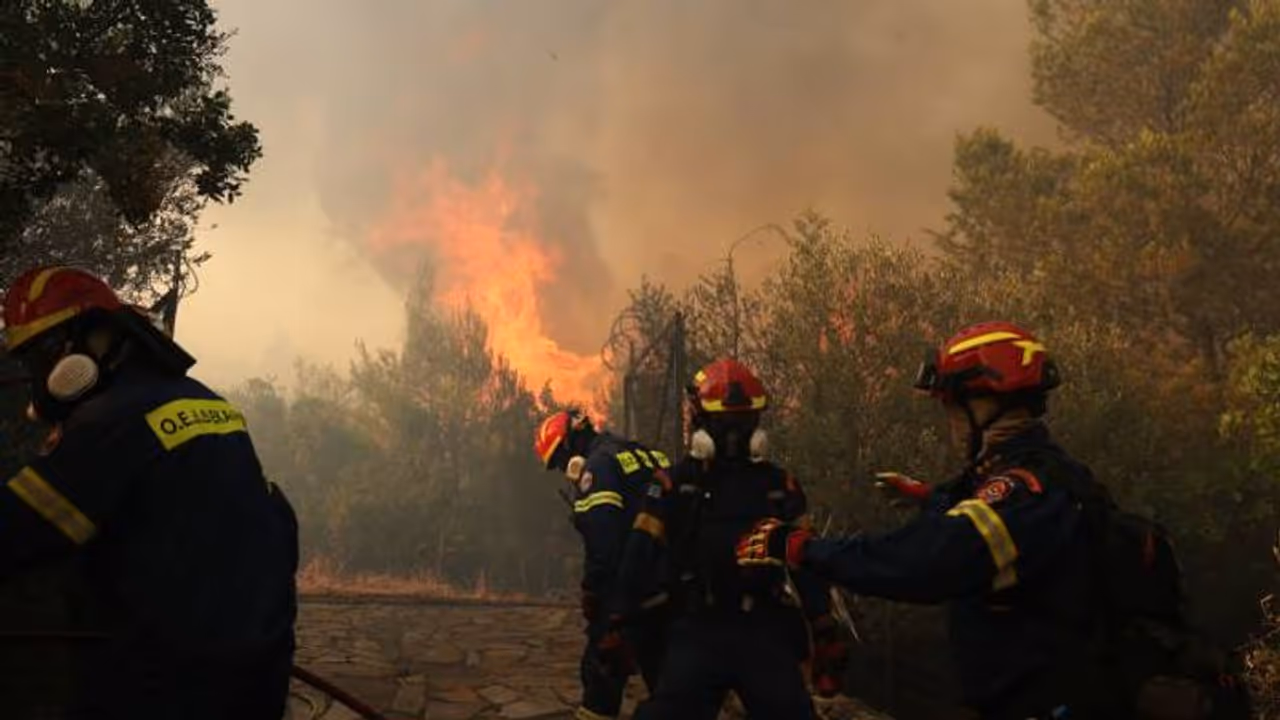 കാലാവസ്ഥ വ്യതിയാനമോ കാരണം, ഏതൻസിൽ കാട്ടുതീ, ജനങ്ങള്‍ക്ക് മുന്നറിയിപ്പ്