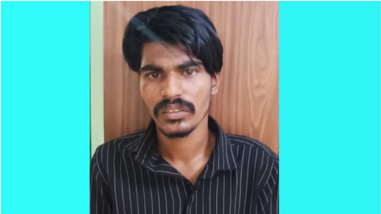 ബസിൽ കയറുന്ന പെൺകുട്ടികളെ പരിചയപ്പെടും, നമ്പർ കൈമാറും, പ്രണയിച്ച് പീഡിപ്പിക്കും; ഒടുവിൽ കണ്ടക്ടർ അറസ്റ്റിൽ ബസിൽ കയറുന്ന പെൺകുട്ടികളെ പരിചയപ്പെടും, നമ്പർ കൈമാറും, പ്രണയിച്ച് പീഡിപ്പിക്കും; ഒടുവിൽ കണ്ടക്ടർ അറസ്റ്റിൽ