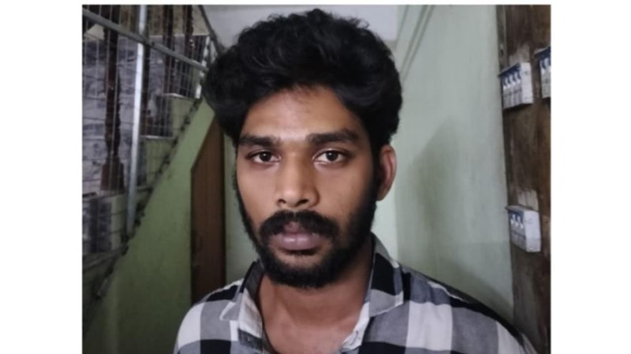 വീട്ടിലെ അലമാരയിൽ നിന്ന് 30 പവനിലധികം സ്വർണവും പണവും കാണാതായി: അന്വേഷണം നീണ്ടത് അടുത്ത ബന്ധുവിലേക്ക് തന്നെ വീട്ടിലെ അലമാരയിൽ നിന്ന് 30 പവനിലധികം സ്വർണവും പണവും കാണാതായി: അന്വേഷണം നീണ്ടത് അടുത്ത ബന്ധുവിലേക്ക് തന്നെ