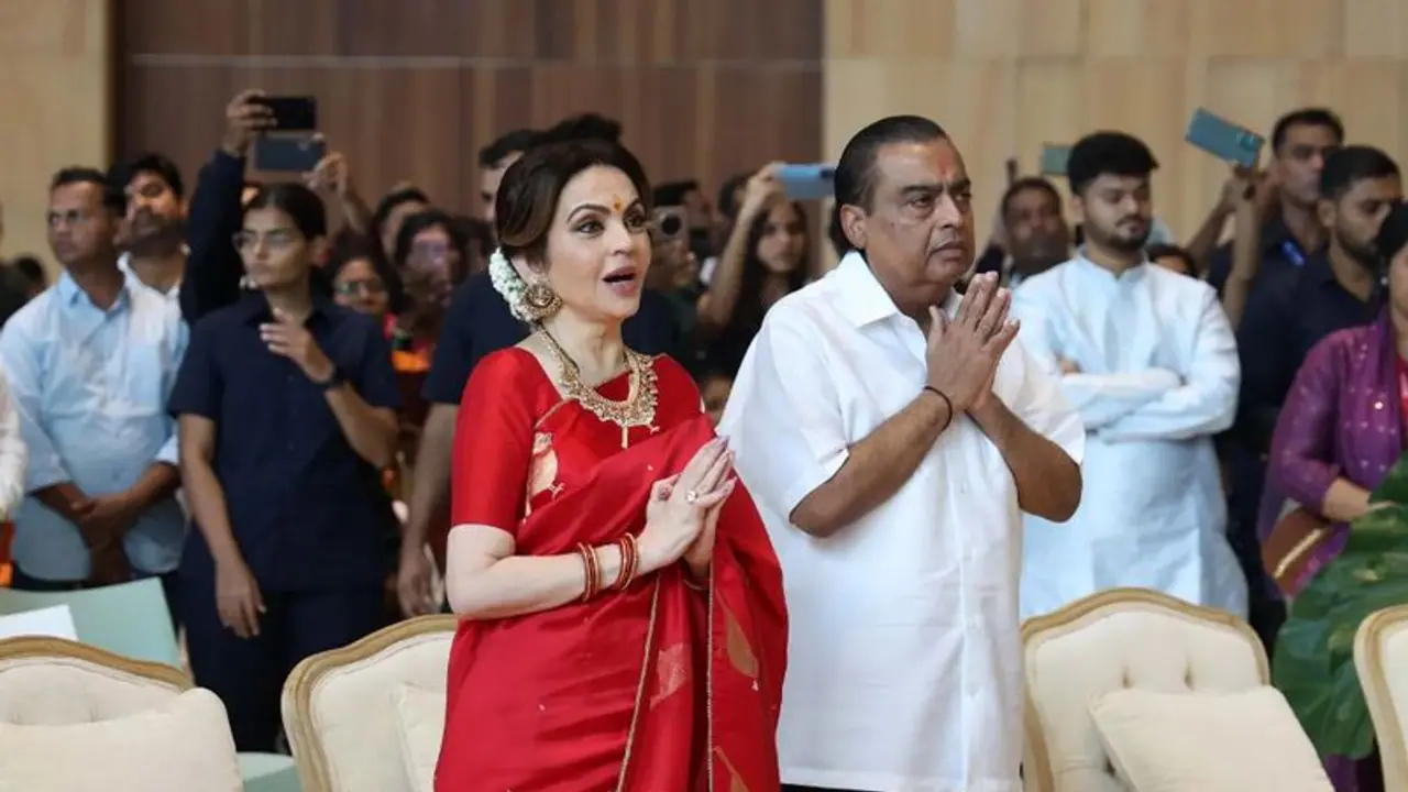 తెలుగు రాష్ట్రాలకు అంబానీ ఫ్యామిలీ ఎంత ఇచ్చిందో తెలుసా? తెలుగు రాష్ట్రాలకు అంబానీ ఫ్యామిలీ ఎంత ఇచ్చిందో తెలుసా?