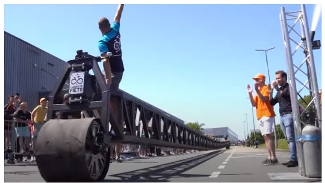  ലോകത്തിലെ ഏറ്റവും വലിയ സൈക്കിള്‍; ഡച്ച് നിര്‍മ്മിതം, നീളം 180 അടി. 11 ഇഞ്ച്