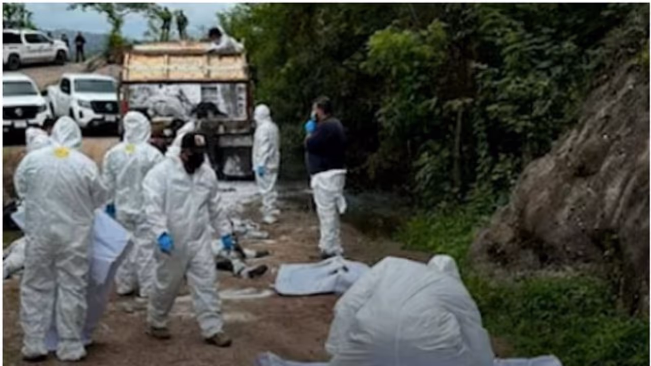 ഉപേക്ഷിക്കപ്പെട്ട ട്രക്കിൽ 19 മൃതദേഹങ്ങൾ, എല്ലാവരും ധരിച്ചത് കറുത്ത വസ്ത്രം, കൈയിൽ തോക്ക്, മെക്സിക്കോ ഞെട്ടി