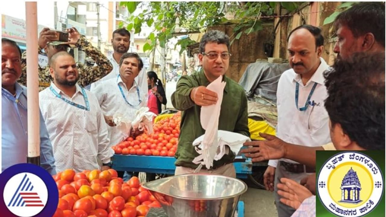ಪ್ಲಾಸ್ಟಿಕ್ ಚೀಲ ಮಾರಾಟ ಮಾಡಬೇಡಿ ಎನ್ನುತ್ತಲೇ ಬೀದಿಗೆ ಬಂದ ಬಿಬಿಎಂಪಿ ಮುಖ್ಯ ಆಯುಕ್ತ ತುಷಾರ್ ಗಿರಿನಾಥ್ ಪ್ಲಾಸ್ಟಿಕ್ ಚೀಲ ಮಾರಾಟ ಮಾಡಬೇಡಿ ಎನ್ನುತ್ತಲೇ ಬೀದಿಗೆ ಬಂದ ಬಿಬಿಎಂಪಿ ಮುಖ್ಯ ಆಯುಕ್ತ ತುಷಾರ್ ಗಿರಿನಾಥ್
