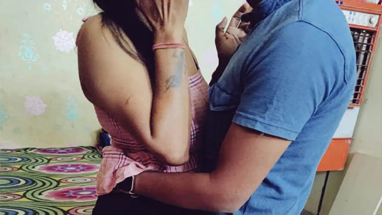 ತಡರಾತ್ರಿ ಆಕೆಯ ಕೋಣೆಗೆ ನುಗ್ಗಿದ 15ರ ಪೋರ; ರೊಮ್ಯಾನ್ಸ್ ಬಳಿಕ ಜೀವವೇ ಹೋಯ್ತು! ತಡರಾತ್ರಿ ಆಕೆಯ ಕೋಣೆಗೆ ನುಗ್ಗಿದ 15ರ ಪೋರ; ರೊಮ್ಯಾನ್ಸ್ ಬಳಿಕ ಜೀವವೇ ಹೋಯ್ತು!