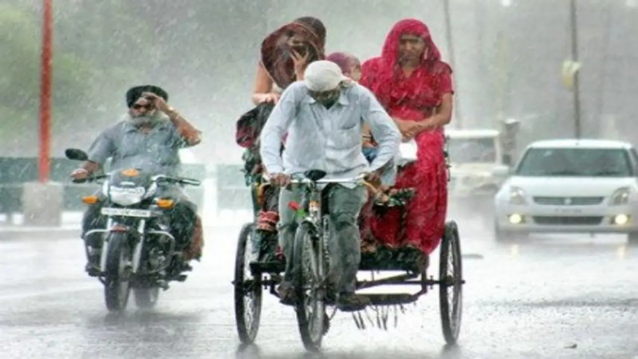 बारिश में भीगने के बाद नहीं पड़ना है बीमार, तो करना होगा 4  काम