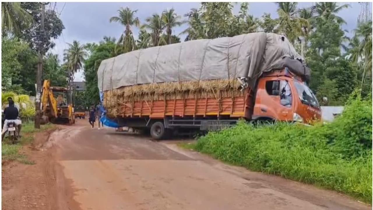 ലോറി നിറയെ ലോഡുമായി ഗൂഗിൾ മാപ്പ് നോക്കി യാത്ര, എടത്താനാട്ടുകര വരെ പെർഫക്ട്; പിന്നെ കിട്ടിയത് 8 ന്‍റെ പണി!