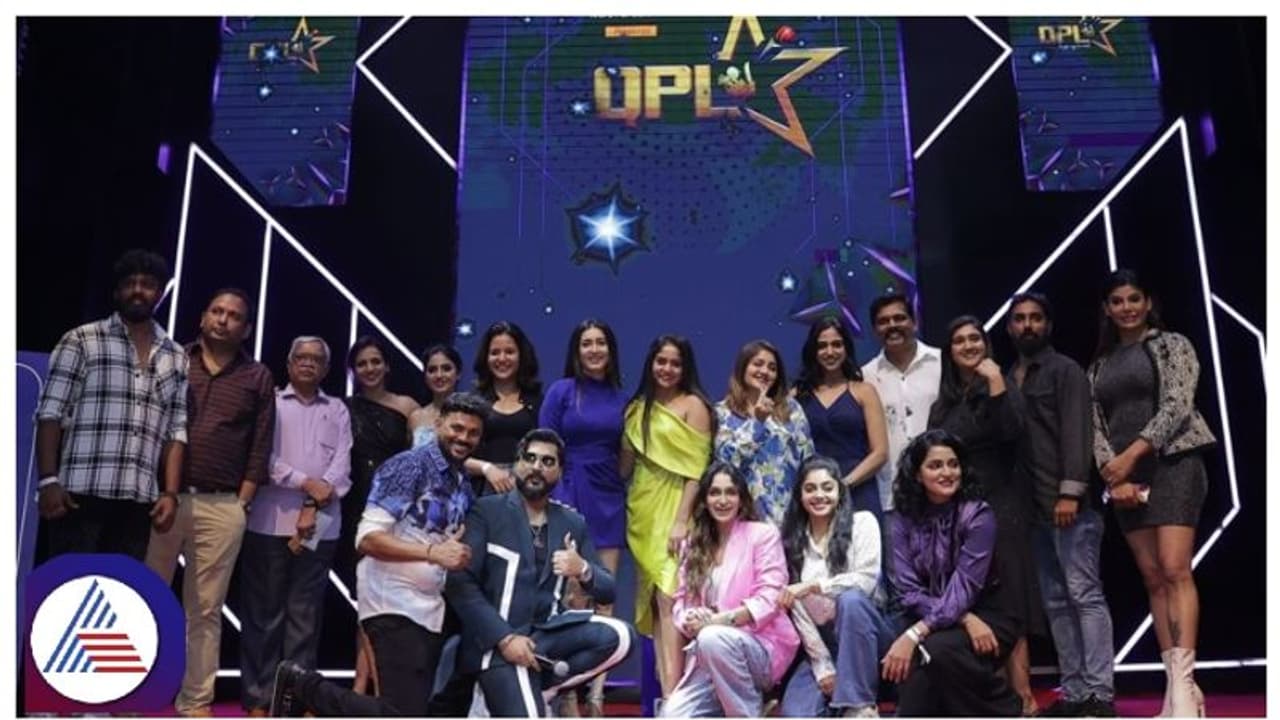 ಕ್ವೀನ್ಸ್ ಪ್ರೀಮಿಯರ್ ಲೀಗ್ ಟ್ರೋಫಿ & ಜೆರ್ಸಿ ಅನಾವರಣ; ಹೆಣ್ ಮಕ್ಳೇ ಸ್ಟ್ರಾಂಗು ಗುರೂ.. ಕ್ವೀನ್ಸ್ ಪ್ರೀಮಿಯರ್ ಲೀಗ್ ಟ್ರೋಫಿ & ಜೆರ್ಸಿ ಅನಾವರಣ; ಹೆಣ್ ಮಕ್ಳೇ ಸ್ಟ್ರಾಂಗು ಗುರೂ..