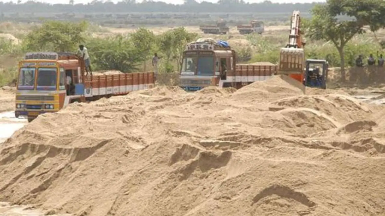 ఏపీలో ఇసుక ఫ్రీ... స్టాక్ పాయింట్లు, సిల్ట్ ద్వారా ప్రజలకు అందుబాటులోకి.. ఏపీలో ఇసుక ఫ్రీ... స్టాక్ పాయింట్లు, సిల్ట్ ద్వారా ప్రజలకు అందుబాటులోకి..