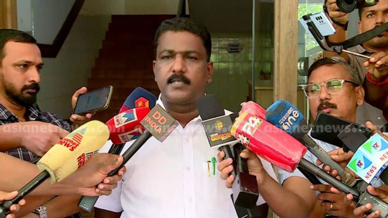 താൻ നിരപരാധി, സിപിഎം നേതൃത്വത്തെ ബോധ്യപ്പെടുത്തും: തൊടുപുഴ നഗരസഭാ അധ്യക്ഷ പദം രാജിവെക്കില്ലെന്ന് സനീഷ് ജോര്ജ് താൻ നിരപരാധി, സിപിഎം നേതൃത്വത്തെ ബോധ്യപ്പെടുത്തും: തൊടുപുഴ നഗരസഭാ അധ്യക്ഷ പദം രാജിവെക്കില്ലെന്ന് സനീഷ് ജോര്ജ്