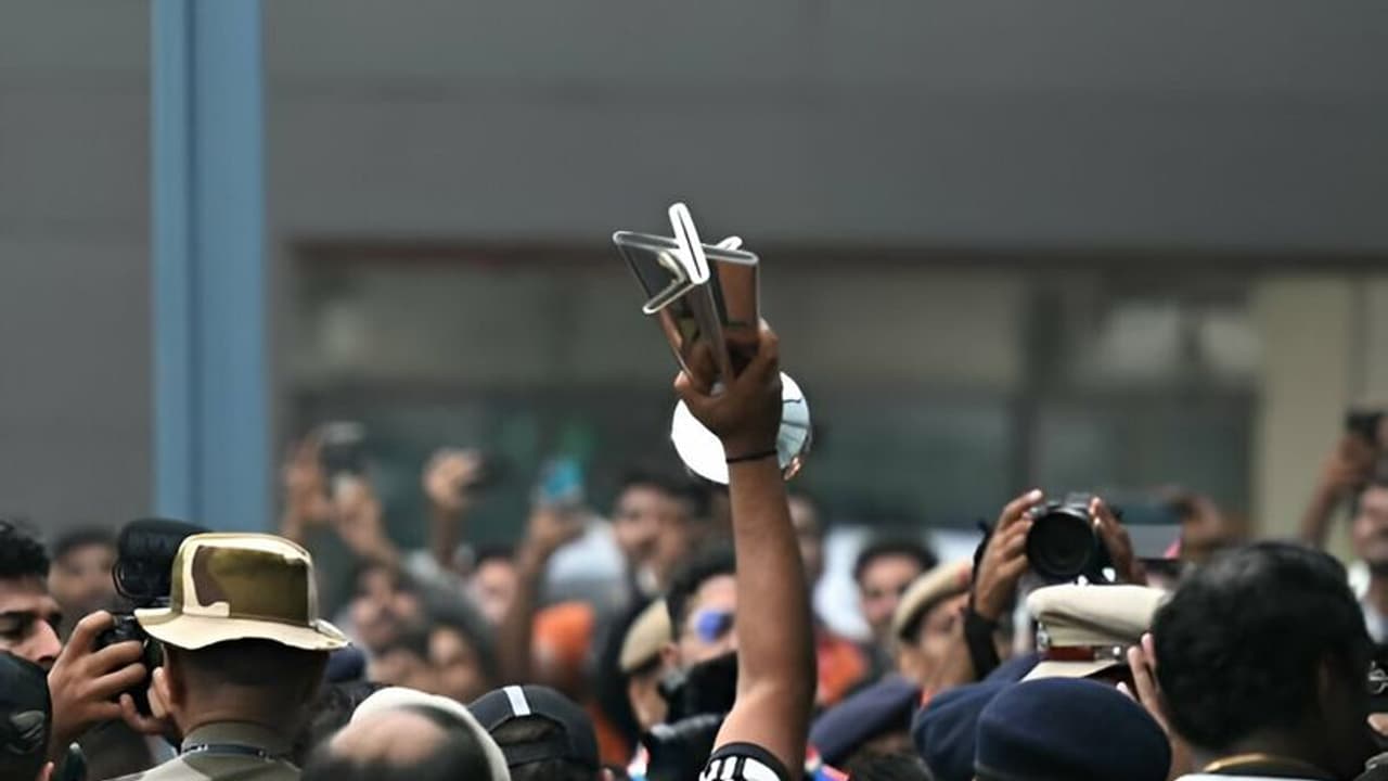 முதலில் வரும் ரசிகர்களுக்கு முன்னுரிமை – வான்கடே மைதானத்திற்கு இலவச அனுமதி! முதலில் வரும் ரசிகர்களுக்கு முன்னுரிமை – வான்கடே மைதானத்திற்கு இலவச அனுமதி!